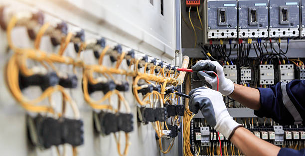 Professional Electrician technician working in North Utica, IL